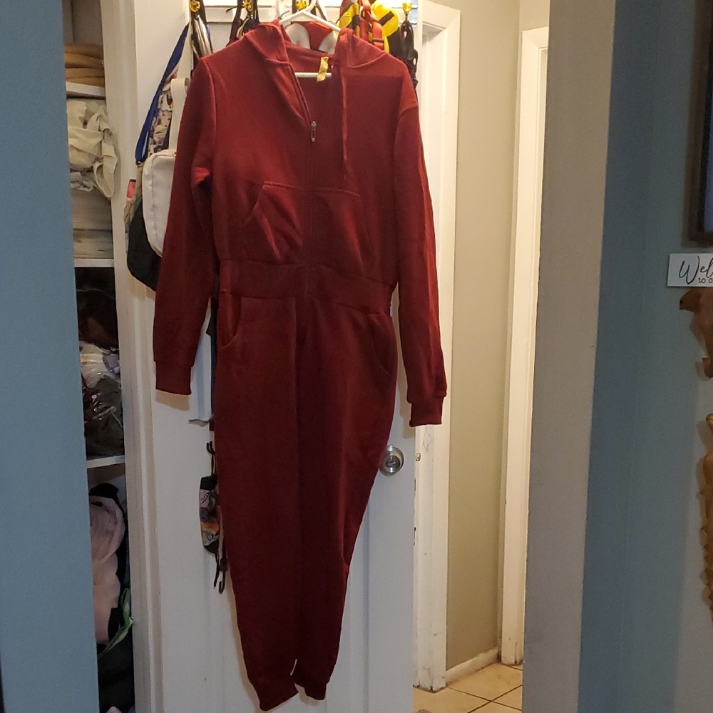 TRUE ROCK Burgundy Women's Sweatsuit Romper RUNS SMALL Worn One Time.